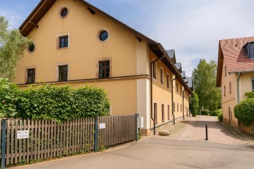 Lichtenwalde Apartamento | Ferienwohnung auf der Schlossallee
