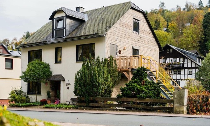 Schwalefeld Apartamento | Ferienwohnung bei Willingen mit Garten