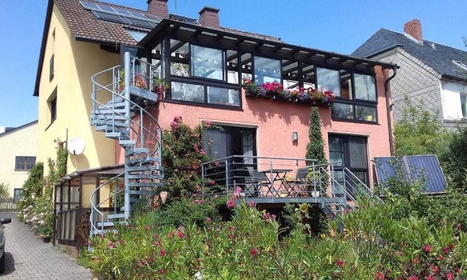 Kirchenlamitz Apartamento | Ferienwohnung Blütentraum