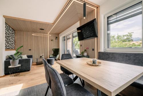 Oetztal-Bahnhof Apartamento | Ferienwohnung Caroline