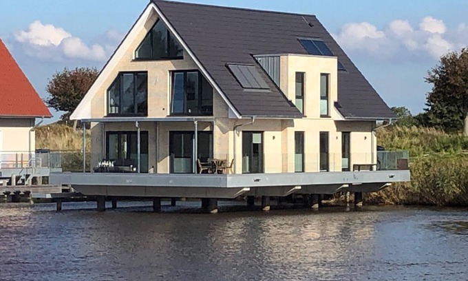 Harlesiel Apartamento | Ferienwohnung Direkt auf dem Wasser mit Traumhaftem Blick auf den Yachthafen