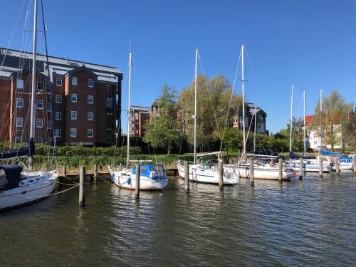 Nordliche Muhlenvorstadt Apartamento | Ferienwohnung direkt am Ryck- Nähe UNI und Kliniken