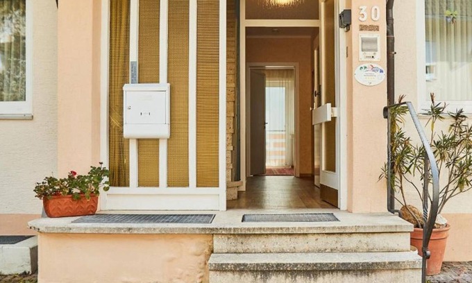 Bernkastel-Kues Apartamento | Ferienwohnung EG mit Balkon - Haus Constanze