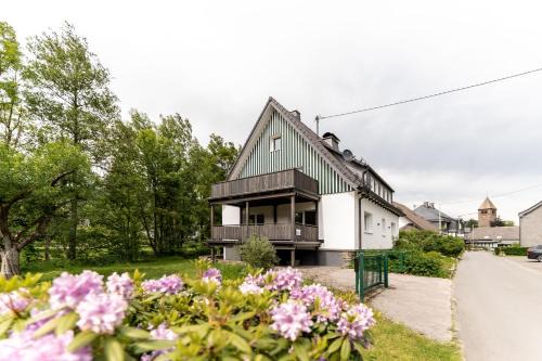 Saalhausen Apartamento | Ferienwohnung Haus An der Lenne