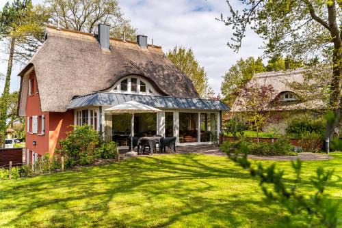 Ostseebad Ahrenshoop Apartamento | Ferienwohnung Haus Strandeiche 02
