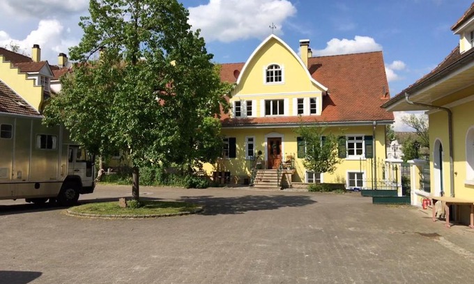 Lauchringen Apartamento | Ferienwohnung im Grünen auf idyllisch gelegenen Gutshof und doch so zentral