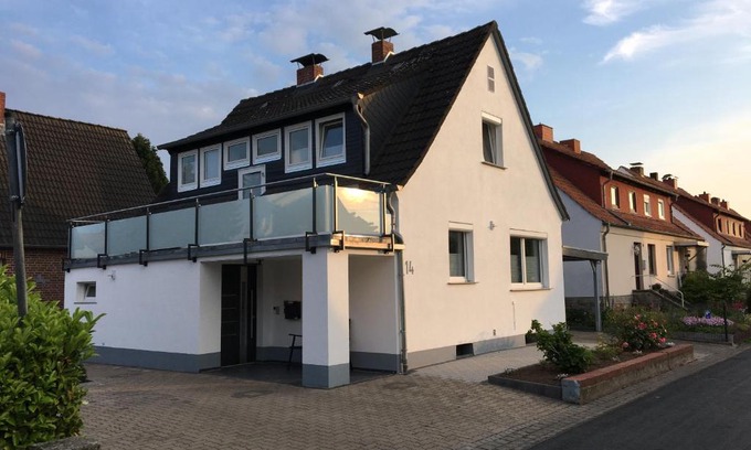 Rinteln Apartamento | Ferienwohnung „Im Kleinen Löök“ - DG - 2 Zimmer - Balkon - Boxspringbett - 2 TV