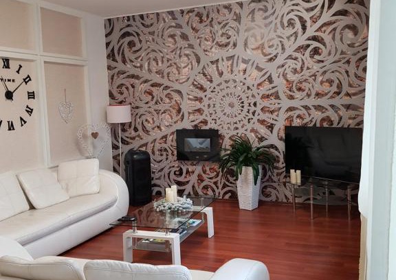 Schleiden Apartamento | Ferienwohnung "Im Türmchen" inklusive WLAN, Parkplatz und Netflix
