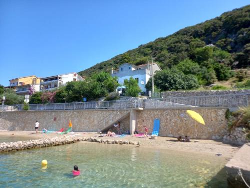 Rab Town Apartamento | Ferienwohnung in Supetarska Draga (3750)