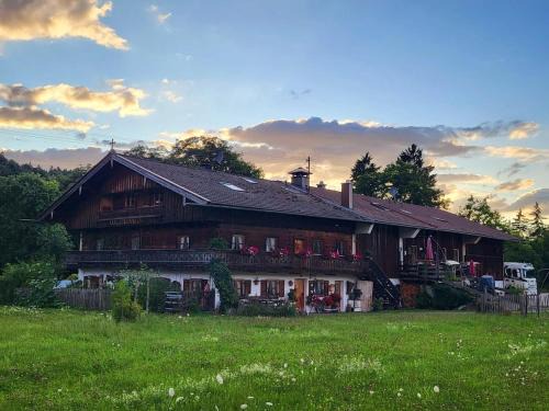 Irschenberg Apartamento | Ferienwohnung in Niederhasling