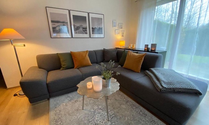 Gustow Apartamento | Ferienwohnung-Kapitaen-Hook-mit-Sonnenterrasse-Garten-zwischen-Strand-Wald-Wiese-auf-Ruegen
