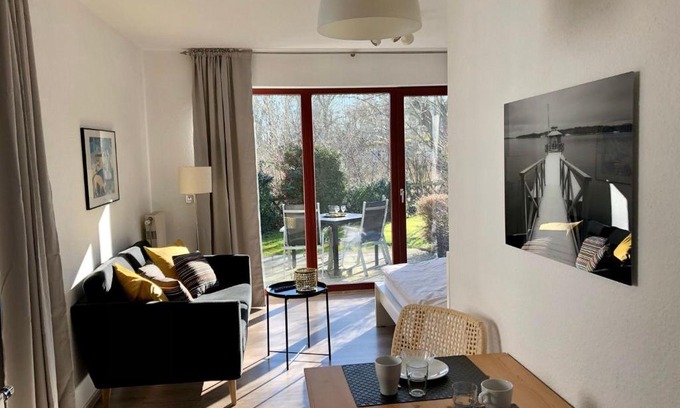 Gustow Apartamento | Ferienwohnung-Klaus-Stoertebeker-mit-Sonnenterrasse-Garten-zwischen-Strand-Wald-und-Wiese