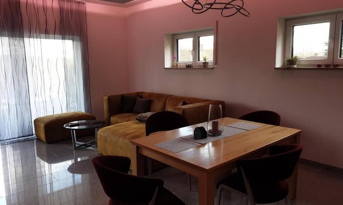 Beilngries Apartamento | Ferienwohnung mit 2 Schlafzimmer und Terrasse