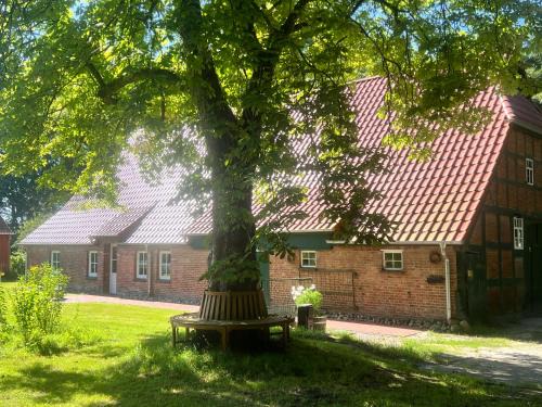 Schwanewede Apartamento | Ferienwohnung mit Garten in Meyenburg - KEINE MONTEURE