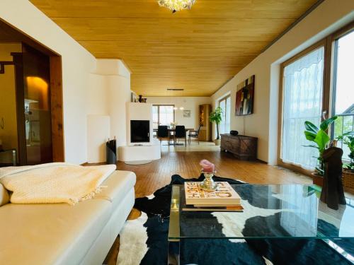 Penzing Apartamento | Ferienwohnung Mit Herz und Holz
