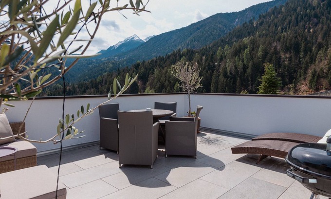 Vollan Apartamento | Ferienwohnung mit Pool und Wunderschöne Terrasse mit Tolle Blick auf die Berge