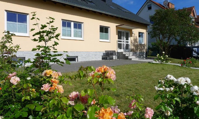 Wasserlos Apartamento | Ferienwohnung mit Terrasse am Rosengarten