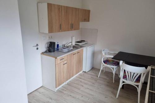 Ahnatal-Weimar Apartamento | Ferienwohnung/Monteurwohnung Alte Garage