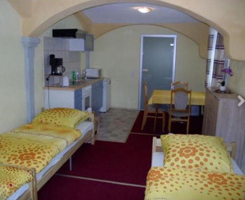 Bretnig Apartamento | Ferienwohnung Monteurzimmer Bretnig WiFi Waschmaschine Parklpatz kostenlos