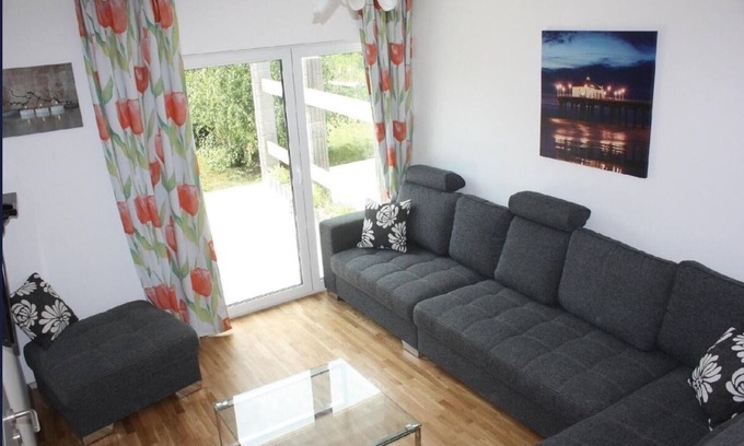 Neuendorf Apartamento | Ferienwohnung Neuendorf für 1 - 9 Personen mit 2 Schlafzimmern - Trampolin, Boot
