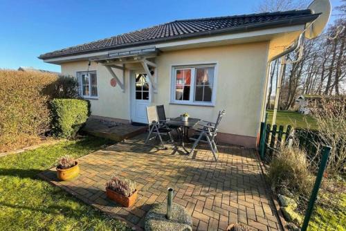 Dargen Apartamento | Ferienwohnung OTTOSIN mit Terrasse und Garten