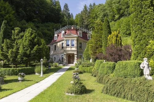 Bad Urach Apartamento | Ferienwohnung Romantik im Schloss