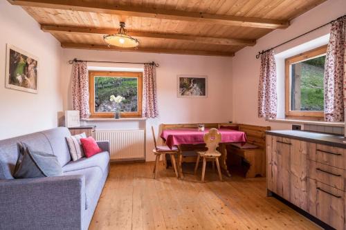 Avelengo Apartamento | Ferienwohnung Stockrose Nusserhof
