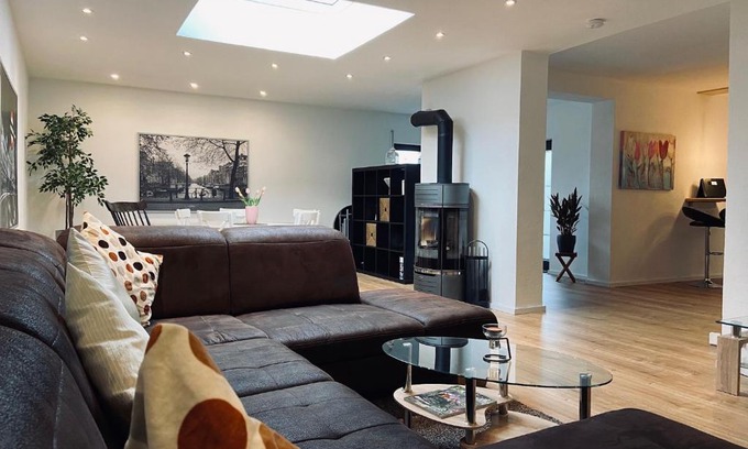 Haiger Apartamento | Ferienwohnung Tulpenweg mit Kaminofen