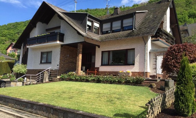 Oberfell Apartamento | Ferienwohnung Unter dem Schild