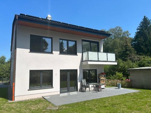 Oberhavel Apartamento | Ferienwohnung Waldesruh mit Kaminofen und Balkon