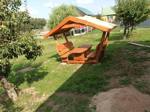 Uecker-Randow Apartamento | Ferienwohnung Wiesenblick Dachgeschoß Sonnenberg Grambow