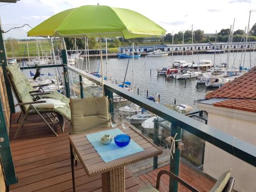 Karlshagen Apartamento | Ferienwohnung Yachthafenidyll - direkte Wasserlage am Hafen