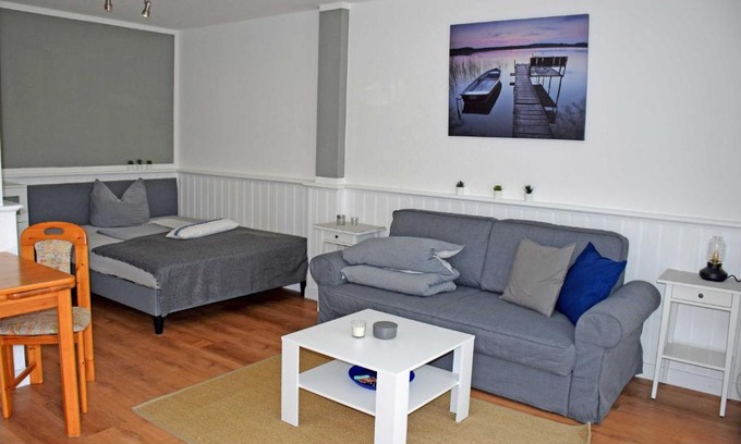 Altefaehr Apartamento | Ferienwohnungen am Wald mit Strand