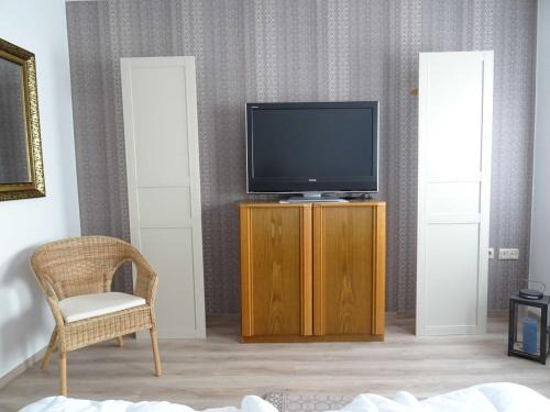Leer Apartamento | Ferienwohnungen "Kajüte Leer", 15199