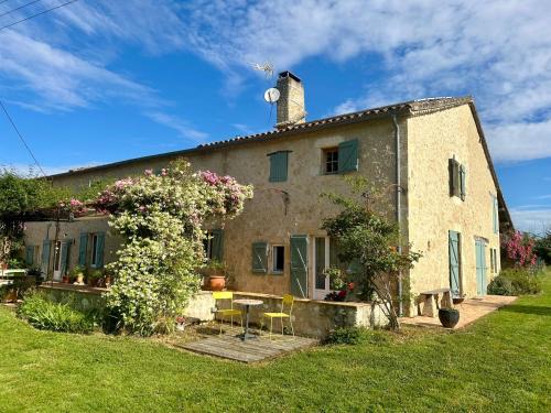 Castet-Arrouy Casa | Ferme rénovée 6 chambres, vue sur lac et piscine