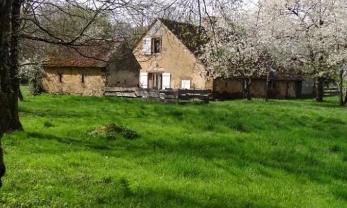 La Bazoge Casa | Ferme rénovée avec verger, 7 km du Mans, cheminée, 4 chambres, draps inclus, calme assuré - FR-1-410-251