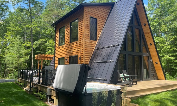 Lac du Flambeau Casa | Fern and Moss A-frame Lakefront Hot Tub
