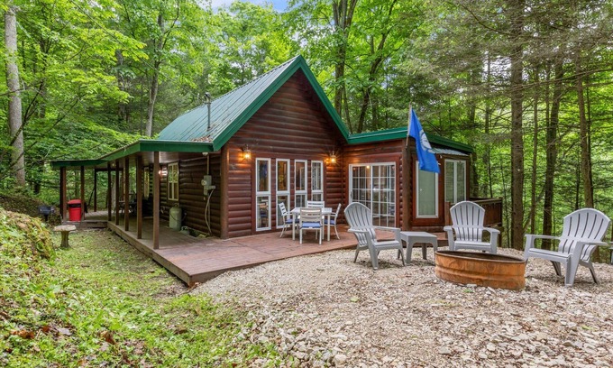 Saint Helens Cabina | Fern Gulley Cabin with Hot Tub, Pet Friendly, near DBBB / Hollerwood