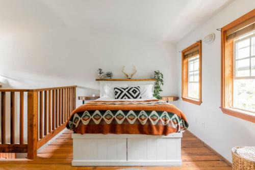 Ucluelet Casa | Fern Gully, Coastal Bohemian Loft at Beach