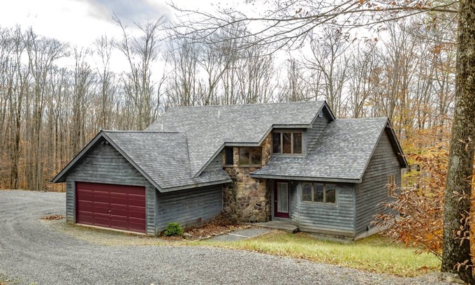 Old Timberline Casa | Fern Hollow - 557 Fern LanennFern Hollow - Hot Tub, Wood Fireplace, Dog Friendly