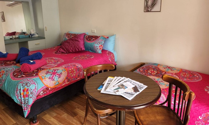 Horse Creek Cabina | Fern's Miners Rest Cabin 3, Qb plus Sb, A/C pet friendly