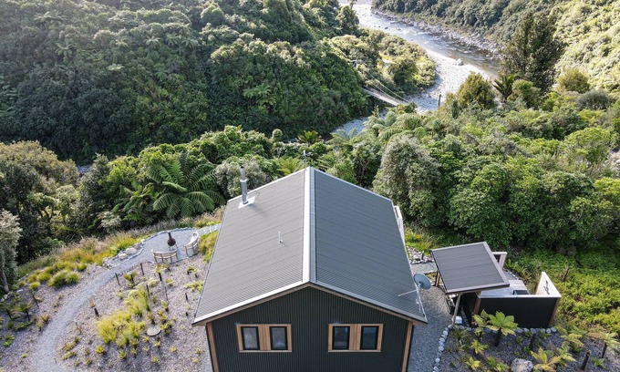Tararua Forest Park Casa | Fern Valley Cabin - Native Bush Retreat in Otaki Gorge
