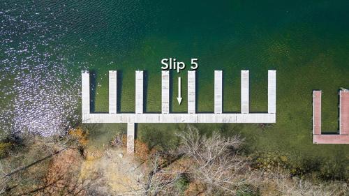 Oakland Casa | Ferndale: New, Lake Access w. Dock Slip, Hot Tub, Dogs OK