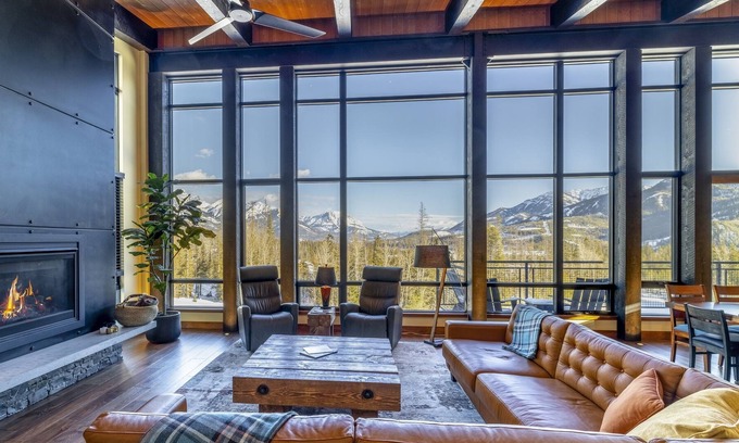 East Kootenay Chalet De Esquí | Fernie Mountain House 4 bdrm Ski-in/out with amazing mtn views, Stay 5 for Pay 4