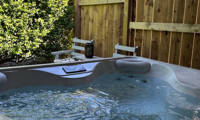 Saltburn-by-the-Sea Cabina | Fernlea Luxury Shepherds Hut - Sleeps 2 & Hot Tub