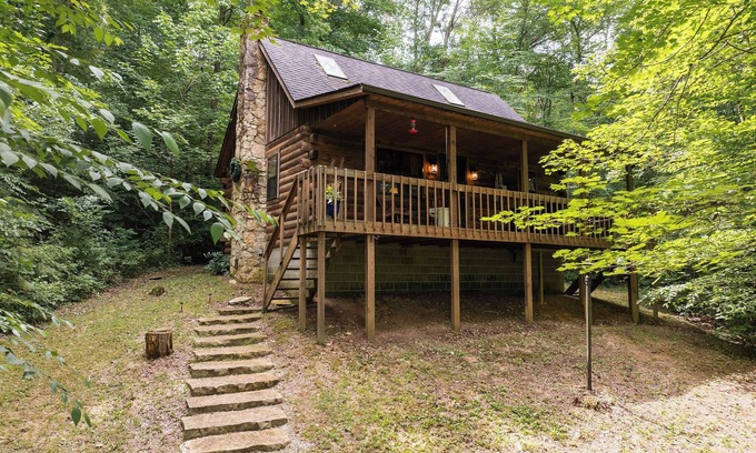 Rockbridge Cabina | Fernwood Cabin, nestled in the woods of Hocking Hills. Your home away from home!