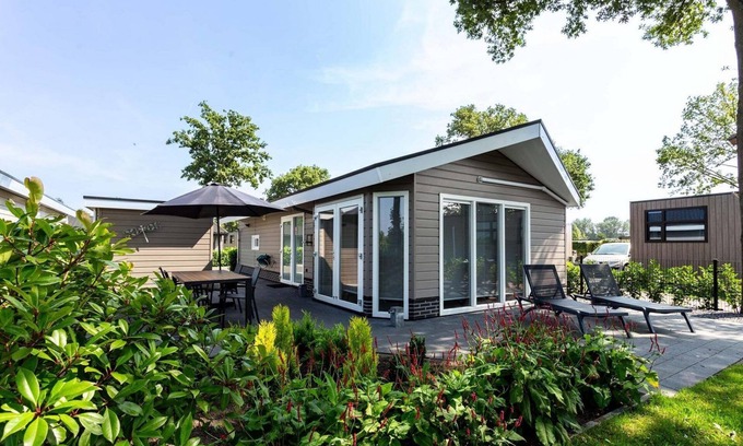 Cromvoirt Chalet De Esquí | ✓ Ferox XL at Résidence de Leuvert ✓ Holiday home for 2 persons ✓ Located near Den Bosch (Noord-Brabant) ✓ Near De IJzeren Man ✓ Book directly through the park