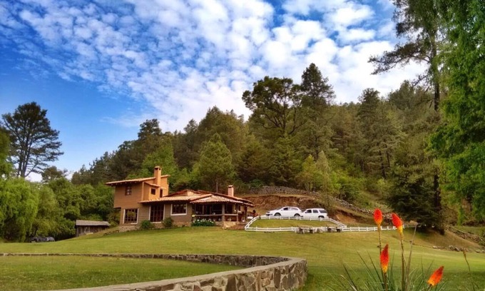 Tapalpa Apartamento | Cabaña Ferrería Tula: Vistas a la Montaña y Río