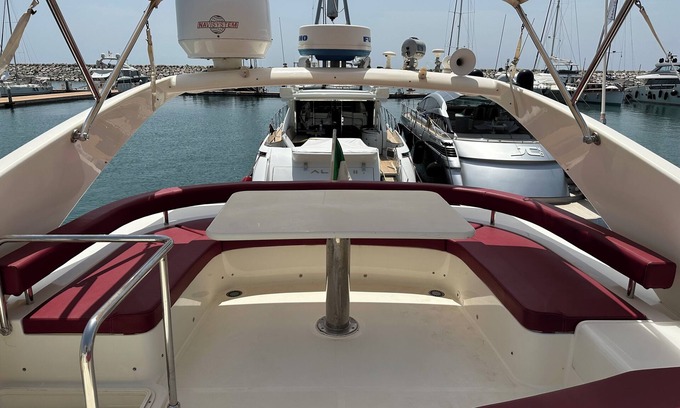 Magazzeno Alquiler De Eote | Ferretti 620 Yacht