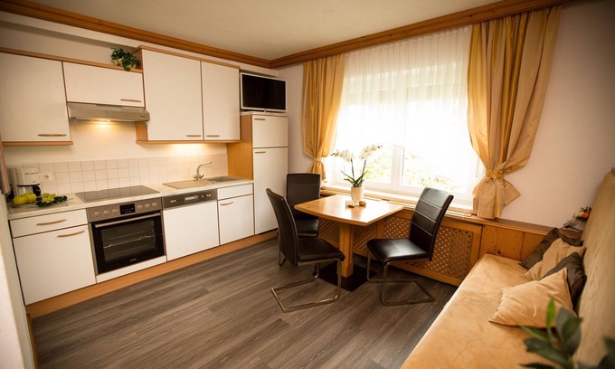 Schoerfling am Attersee Apartamento | FEWO 2 - Wellness - Pension KNOLL am Attersee